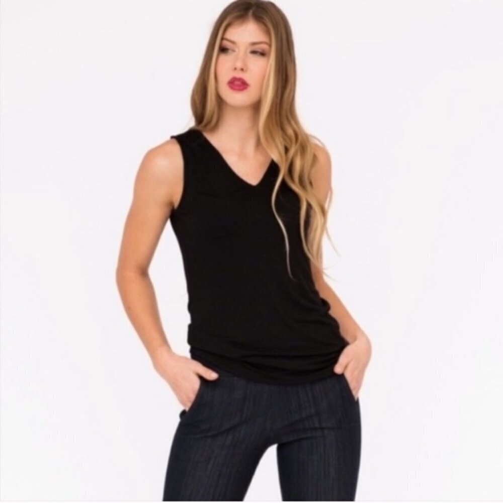 S/XL Agnes & Dora Fitted V Neck Tank A05